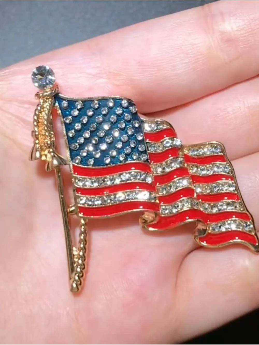 CRYSTAL ENAMEL AMERICAN FLAG BROOCH / PIN / PENDANT